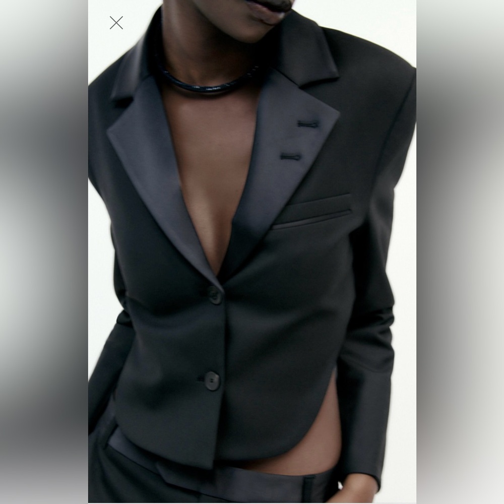 NWT Zara Black Cropped Blazer Curved Botton Size Large